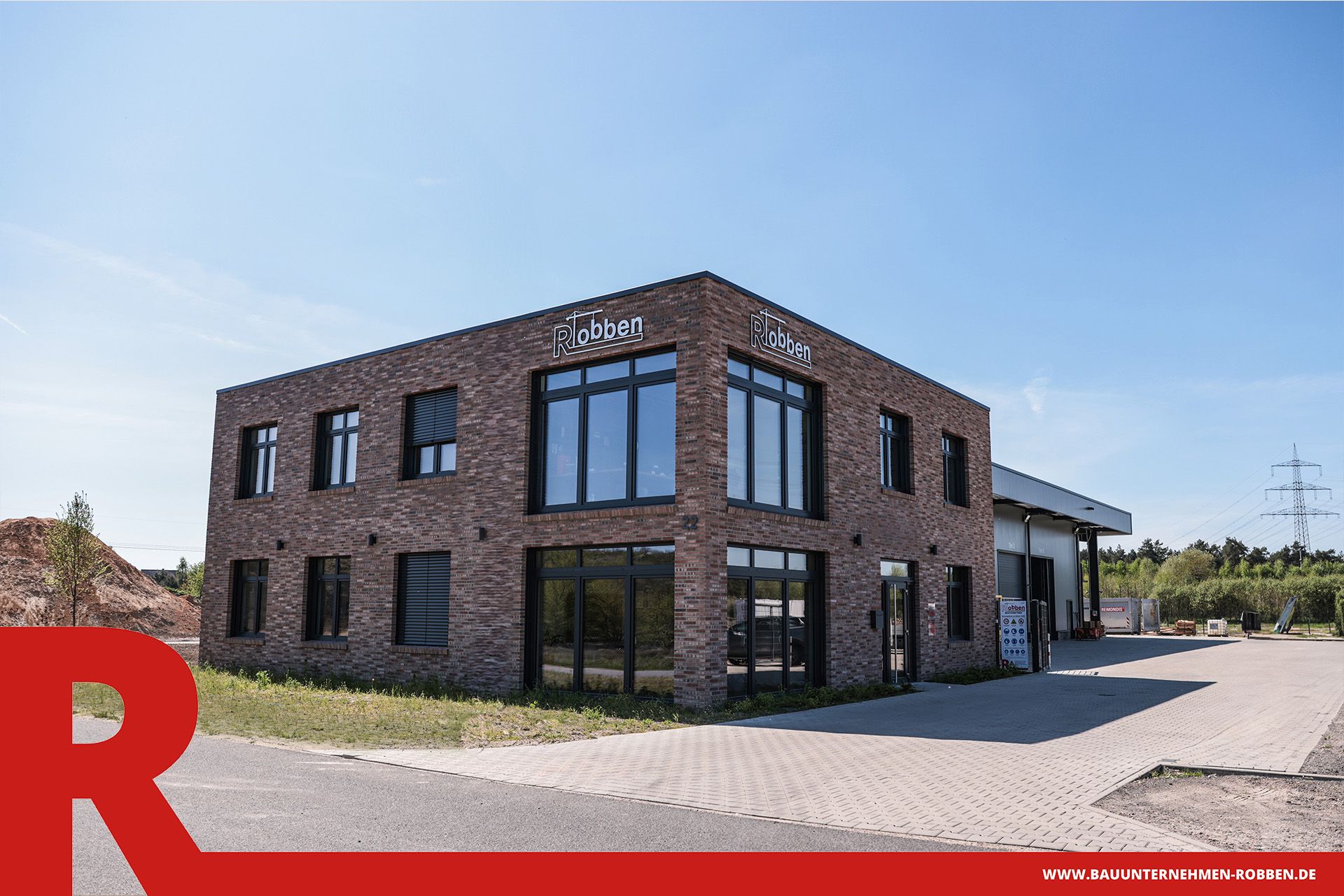 Bürogebäude mit Arbeitshalle und Lagerplatz der Bauunternehmen Robben GmbH.