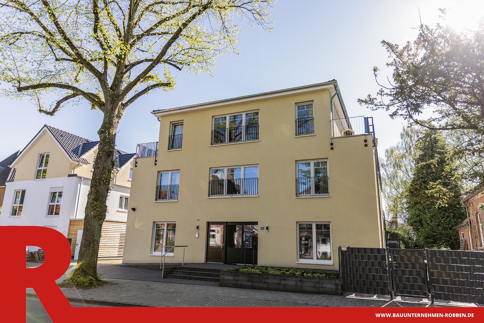 Mehrfamilienhaus mit mehreren Wohneinheiten in Gelbton.