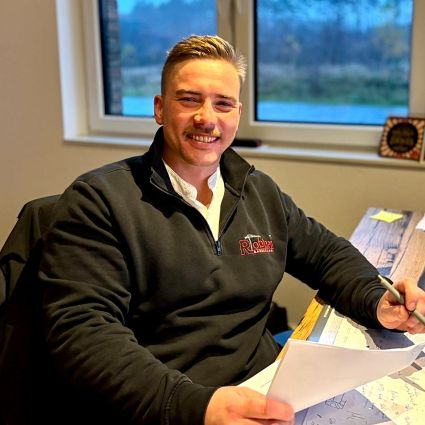 Foto des Bauleiters Simon Schulte in ihrem B&uuml;ro.