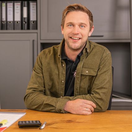 Nico Robben Foto des Geschäftsführers Nico Robben an seinem Arbeitsplatz.