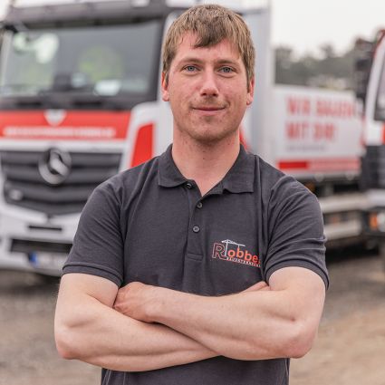 Maximilian Ahlers Foto des Poliers Maximilian Ahlers auf dem Betriebsplatz.