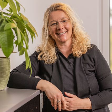 Birgit Schulte Foto der Personalerin Birgit Schulte in ihrem Büro.