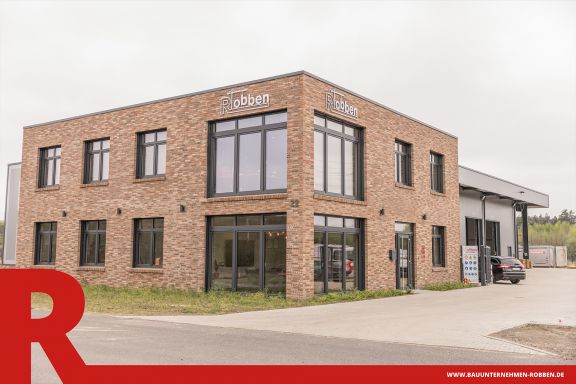 B&uuml;rogeb&auml;ude mit Arbeitshalle und Lagerplatz der Bauunternehmen Robben GmbH.