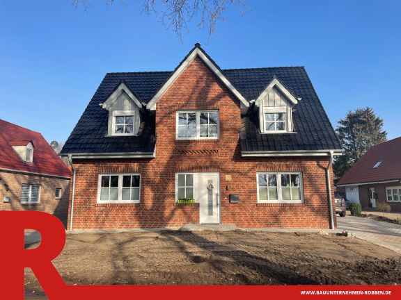 Einfamilienhaus in Twist 2 Ein Einfamilienhaus im Landhaus-Stil mit Ziermauerwerk an der Fassade.