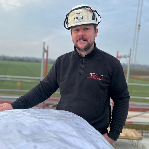 Martin Schulte Foto des Poliers Martin Schulte auf einer Baustelle.