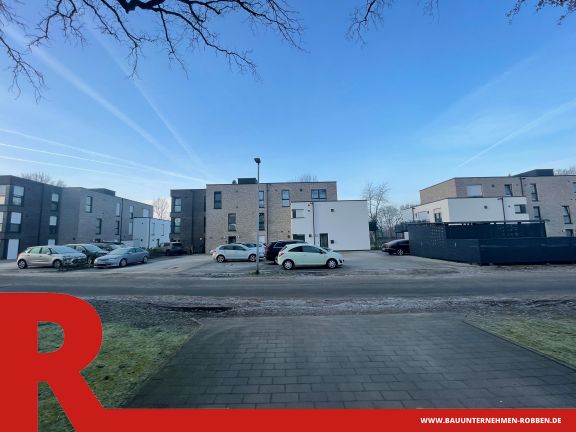 3 Wohnblöcke in Haselünne 3 Wohnblöcke, die alle im gleichen Stil gebaut sind mit verschiedenfarbigen Außenfassaden.