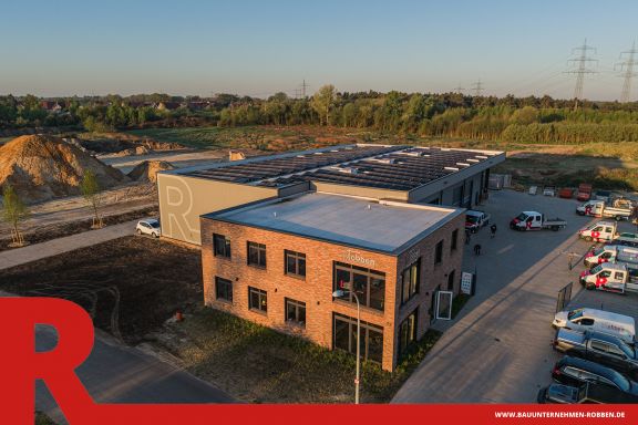 B&uuml;rogeb&auml;ude mit Arbeitshalle und Lagerplatz der Bauunternehmen Robben GmbH.