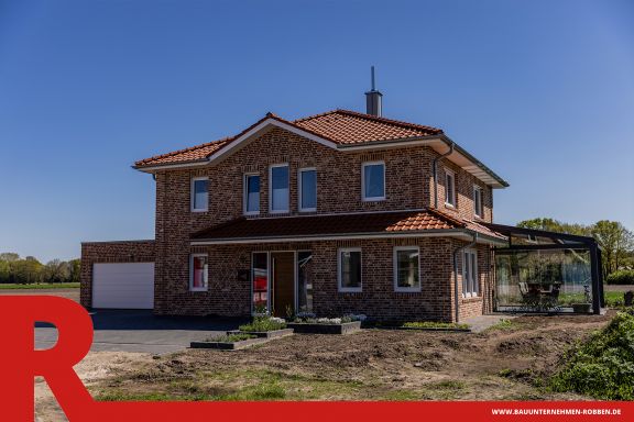 Ein Einfamilienhaus im Landhausstil.