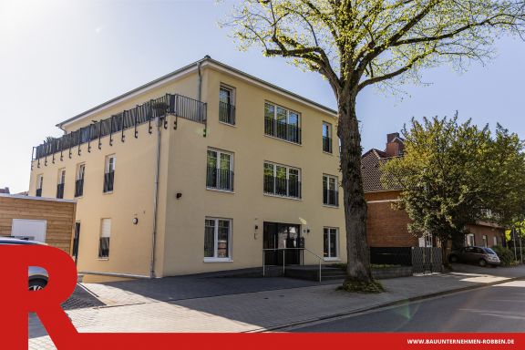Mehrfamilienhaus mit mehreren Wohneinheiten in Gelbton.